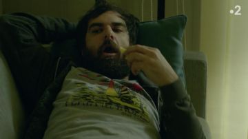 La camiseta de Playa Del Inglés usada por Gabriel Sarda (Grégory Montel) en Dix Pour Cent S03E01
