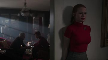 Le col roulé rouge de Cheryl Blossom (Madeleine Petsch) dans Riverdale S02E15