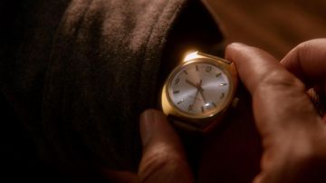 Reloj usado por Barry Allen (Grant Gustin) como se ve en The Flash S02E09