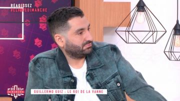 La veste en jean bleue de Mouloud Achour dans Clique dimanche (18/11/2018)