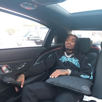 The sweatshirt worn by Quavo on his account Instagram @quavohuncho