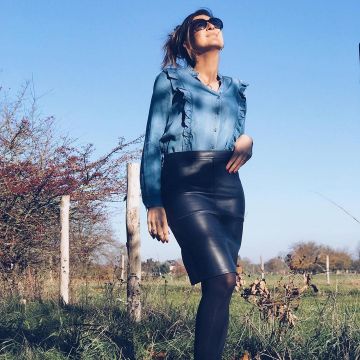 Falda de cuero de Daniela Prepeliuc en la cuenta de instagram de @danielaprepeliuc