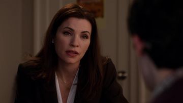 The necklace worn by Alicia Florrick (Julianna Margulies) in The Good Wife