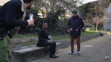 Le manteau de Mister V dans la vidéo YouTube La notice - Pécho de la w**d du Woop