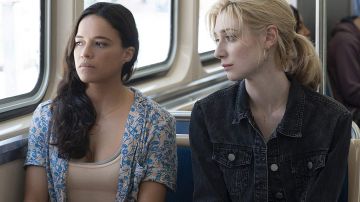 The vest flowers worn by Linda (Michelle Rodriguez) in Widows