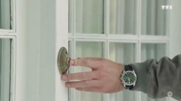 El reloj usado por Marcus Goldman (Ben Schnetzer) en The Truth About the Harry Quebert Case S01E01