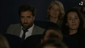 La chaqueta de tweed gris de Gabriel Sarda (Grégory Montel) en Dix Pour Cent S03E02