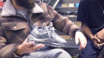 La seste sherpa de Mike dans la vidéo YouTube DÉFI N°1 : FAIRE DES TENUES SANS LOGOS AVEC LES SNEAKERS LES PLUS CHAUDES ! FT. UNIQLO