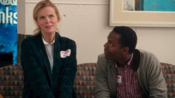 Green/blue checkered coat/cardigan worn by Mallory Hanson (Brooklyn Decker) as seen in Grace and Frankie S02E02