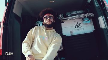 Le sweatshirt porté par Kikesa dans sa vidéo Depuis quand ? (LDH#46)
