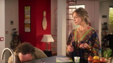 The tunic colourful Camille (Amélie Etasse) in Scenes of households on November 30, 2018