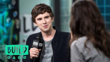 Chaqueta usada por Freddie Highmore en Freddie Highmore habla sobre el video de YouTube de "The Good Doctor"