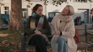 Cream white coat worn by Zoë Loockx (Veerle Dejaeger) as seen in Wtfock / Skam Belgium