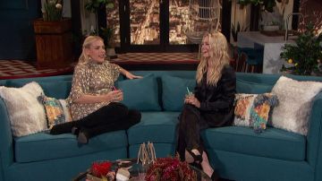 Or Chemisier porté par Busy Philipps Occupé ce Soir S01E16