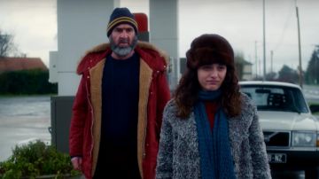 The faux-fur hat, brown Mona (Manal Issa) in Ulysse & Mona