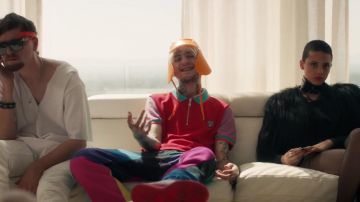 Pantalones coloridos usados por Lil Peep en su hazaña del video musical Girls. Cabeza de caballo