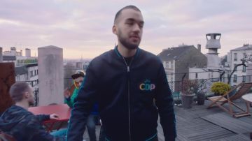 La veste CDP de Oli dans la vidéo YouTube FREESTYLE DE TWITTER de Squeezie feat. Bigflo & Oli