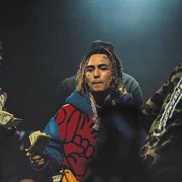 Sudadera con capucha de diseñador usada por Lil Pump en el e11even Miami Show en la cuenta de Instagram @destodubb
