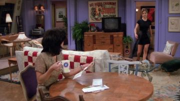 La jupe longue de Rachel Green (Jennifer Aniston) dans Friends S01E24