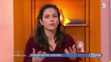 Le pull bordeaux porté par Marie Perarnau dans La maison des maternelles