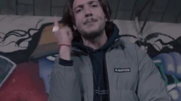 La veste de Lord Esperanza dans la vidéo Rentre dans le cercle S02E02