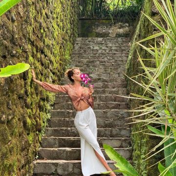 The top node of Nabilla on his account Instagram