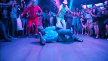 Rouge Survêtement porté par l'Oncle Drew (Kyrie Irving) comme on le voit dans Uncle Drew