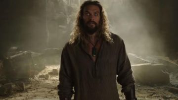 Rayé Brun shirt porté par Arthur (Jason Momoa) au cours de la Sicile scènes dans Aquaman