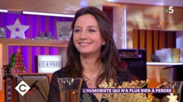 La blouse portée par Marion Ruggiéri dans C à vous du 27/12/18