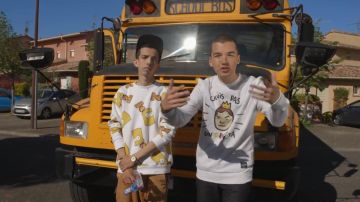 Le sweatshirt "Chuis pas un Gangsta" de Oli dans le clip Gangsta de Bigflo & Oli