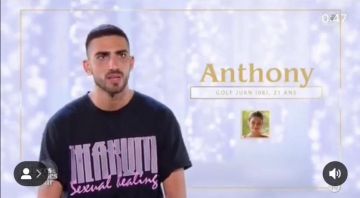 The t-shirt of Anthony Alcaraz in the princes and princesses of love