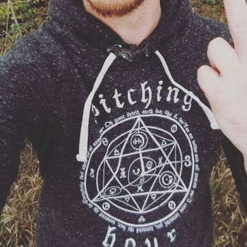 TheHoneyHam's Hoodie Witching Hour en la cuenta de Instagram de @thehoneyham
