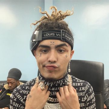 black and white t-shirt with all over writen 'T-SHIRT' worn by Lil Pump on his Instagram account @lilpump
