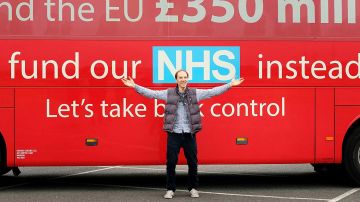 La doudoune sans manche de Dominic Cummings (Benedict Cumberbatch) dans Brexit: The Uncivil War