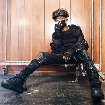 Black Jogger Pants usado por Scarlxrd en @eye_of_the_crown publicación de Instagram