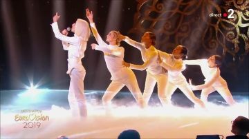 The whole white of Bilal Hassani at the live of King / Destination Eurovision 2019 - 1st semi-final