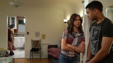 Patchwork haut porté par Callie Jacob (Maia Mitchell) dans La Favorise S04E04