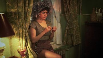 Paillettes court porté par Tyler (Alia Shawkat) comme on le voit dans les Animaux