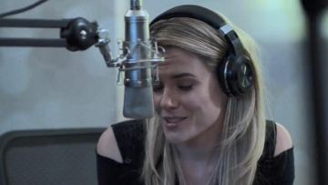Casque utilisé par Trish Walker (Rachael Taylor) comme on le voit dans Marvel Les Défenseurs S01E08