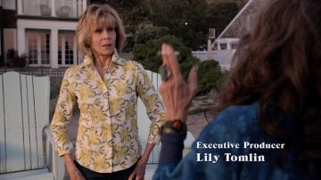 Printed shirt worn by Grace Hanson (Jane Fonda) as seen in Grace and Frankie S05E01