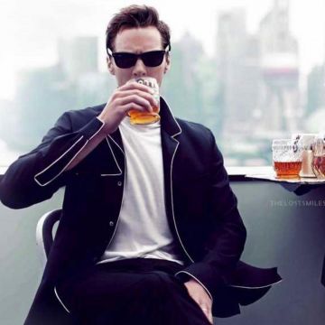 The jacket worn by Benedict Cumberbatch on the account Instagram @cumberjunkie