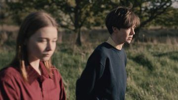 Collared shirt and sweater combination worn by James (Alex Lawther) as seen in The End of the F***ing World S01E04