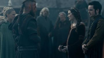 Costume porté par Ubbe (Jordanie Patrick Smith) comme on le voit dans les Vikings S05E19