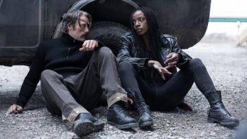 Pantalon porté par Duncan Vizla (Mads Mikkelsen) comme on le voit en Polaire