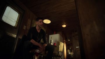 Scotch drunk by Frank Castle (Jon Bernthal) in Marvel's The Punisher S02E09