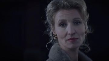 The earrings of Alexandra Lamy in exceptional Convoy