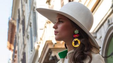 The earrings of Jennifer (Alicia Vikander) in very special Agents : Code U. N. C. L. E