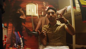 The shirt Heuss the Bastard in the clip Woah 93 Empire (Sofiane, Vald, Soolking, Sadek, Mac Tyer, Heuss bastard, Kalash Criminal)