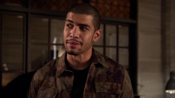 Camo Shirt veste portée par René Ramirez (Rick Gonzalez) comme on le voit en Flèche S07E08