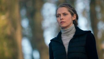 Coat worn by Diana Bishop (Teresa Palmer) as seen in A discovery of witches S01E05